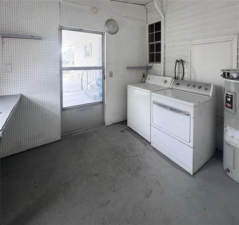 For Sale: $124,900 (2 beds, 2 baths, 1104 Square Feet)