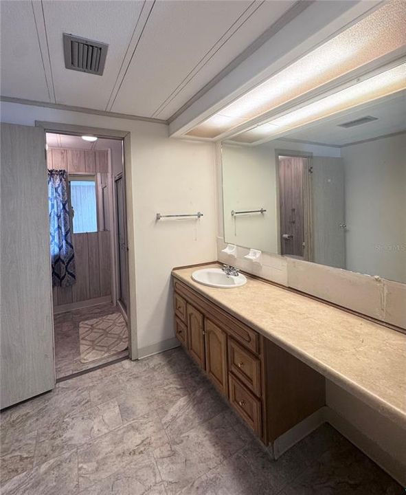 For Sale: $124,900 (2 beds, 2 baths, 1104 Square Feet)