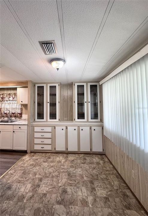 For Sale: $124,900 (2 beds, 2 baths, 1104 Square Feet)