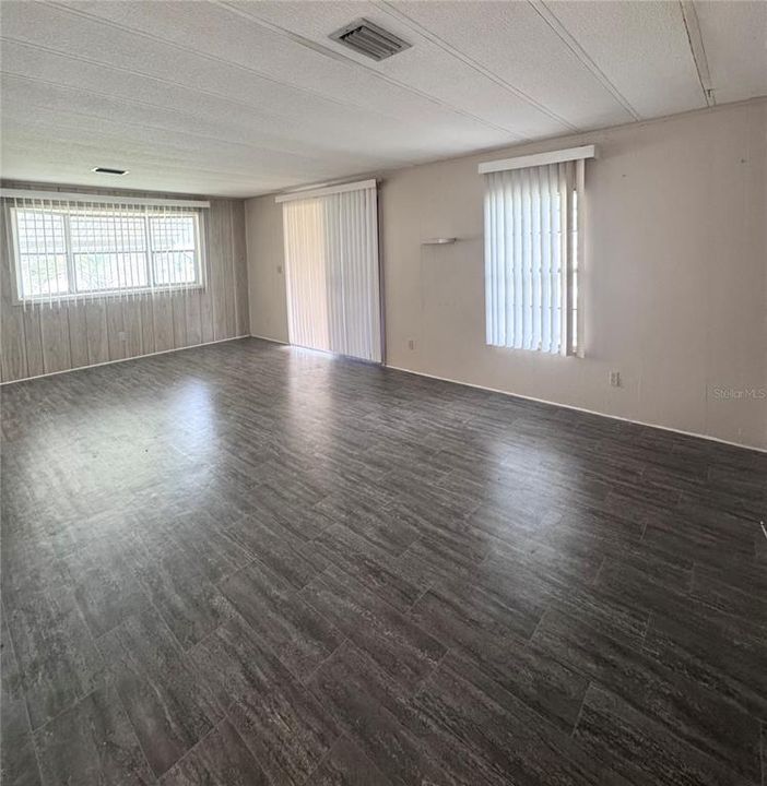 For Sale: $124,900 (2 beds, 2 baths, 1104 Square Feet)