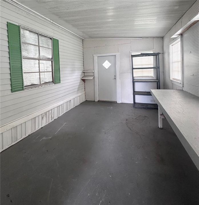 For Sale: $124,900 (2 beds, 2 baths, 1104 Square Feet)