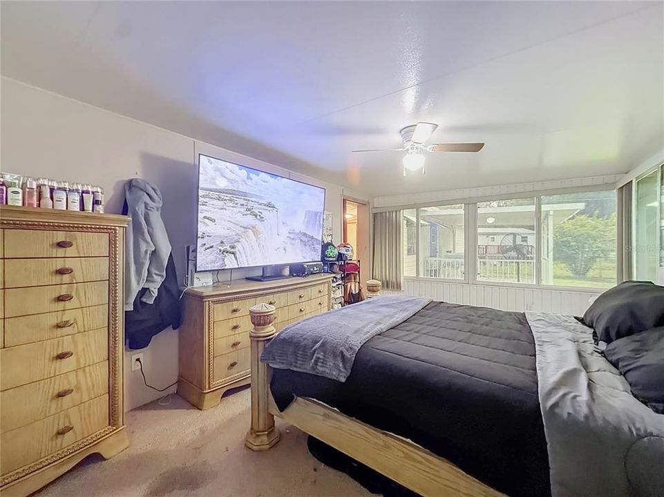 For Sale: $140,000 (2 beds, 1 baths, 992 Square Feet)