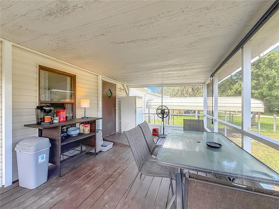 For Sale: $140,000 (2 beds, 1 baths, 992 Square Feet)