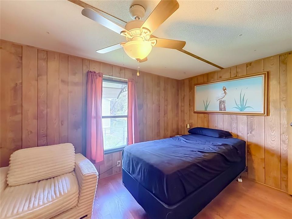 For Sale: $140,000 (2 beds, 1 baths, 992 Square Feet)