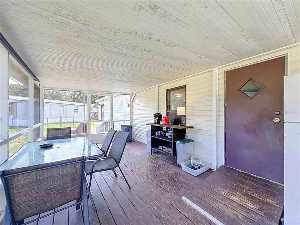 For Sale: $140,000 (2 beds, 1 baths, 992 Square Feet)