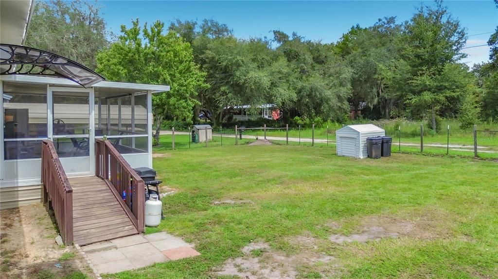 For Sale: $140,000 (2 beds, 1 baths, 992 Square Feet)