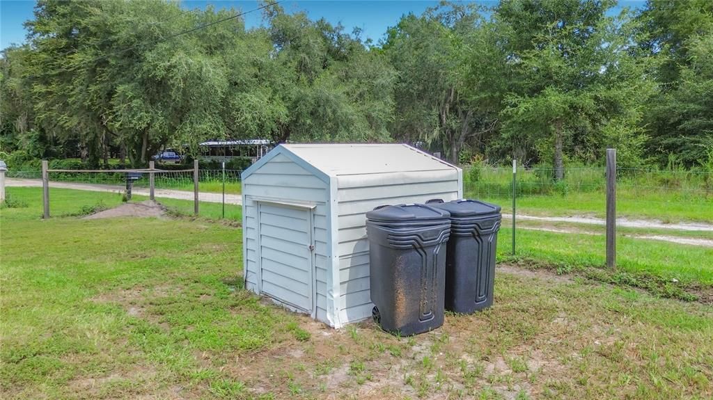 For Sale: $140,000 (2 beds, 1 baths, 992 Square Feet)