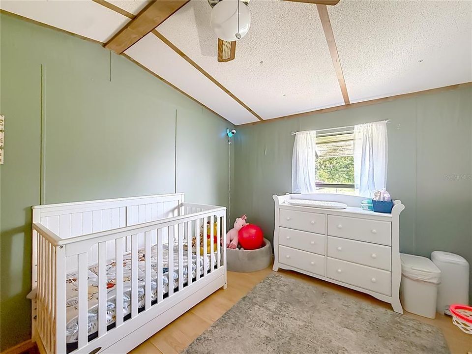 For Sale: $140,000 (2 beds, 1 baths, 992 Square Feet)