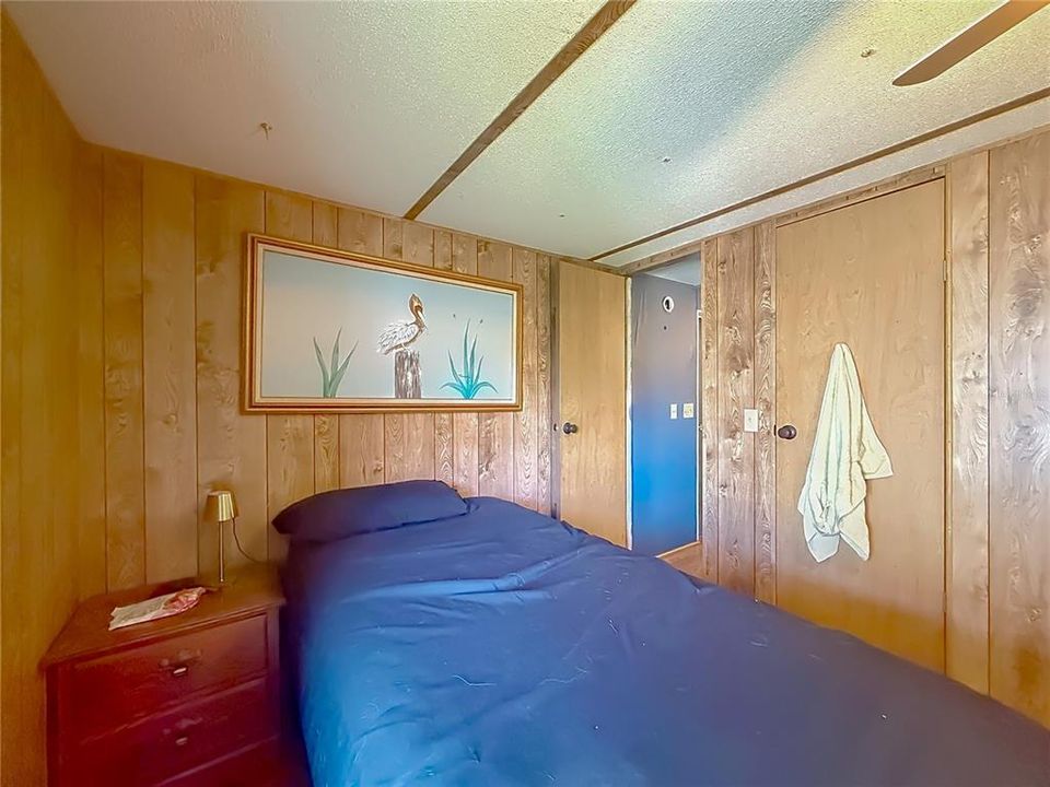 For Sale: $140,000 (2 beds, 1 baths, 992 Square Feet)