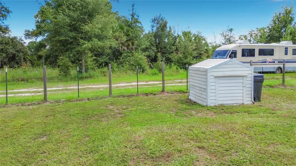 For Sale: $140,000 (2 beds, 1 baths, 992 Square Feet)