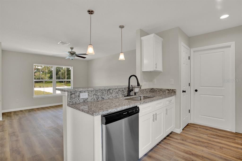 For Sale: $269,900 (3 beds, 2 baths, 1128 Square Feet)