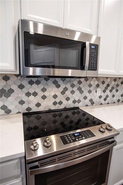 For Rent: $4,140 (4 beds, 3 baths, 3094 Square Feet)