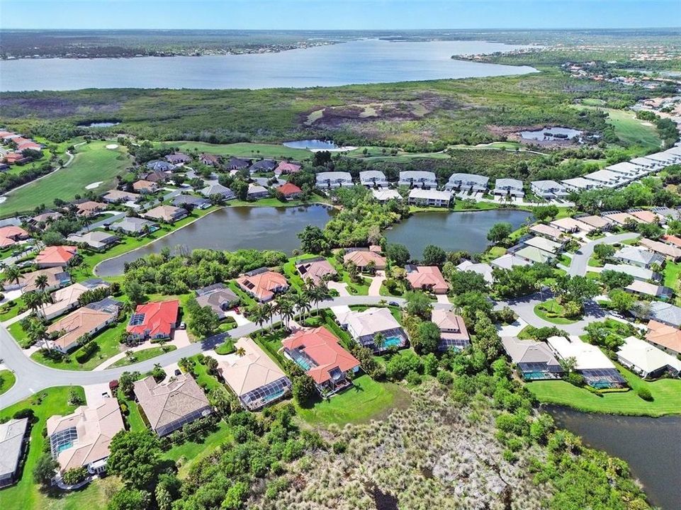 Activo con contrato: $695,000 (4 camas, 3 baños, 2752 Pies cuadrados)