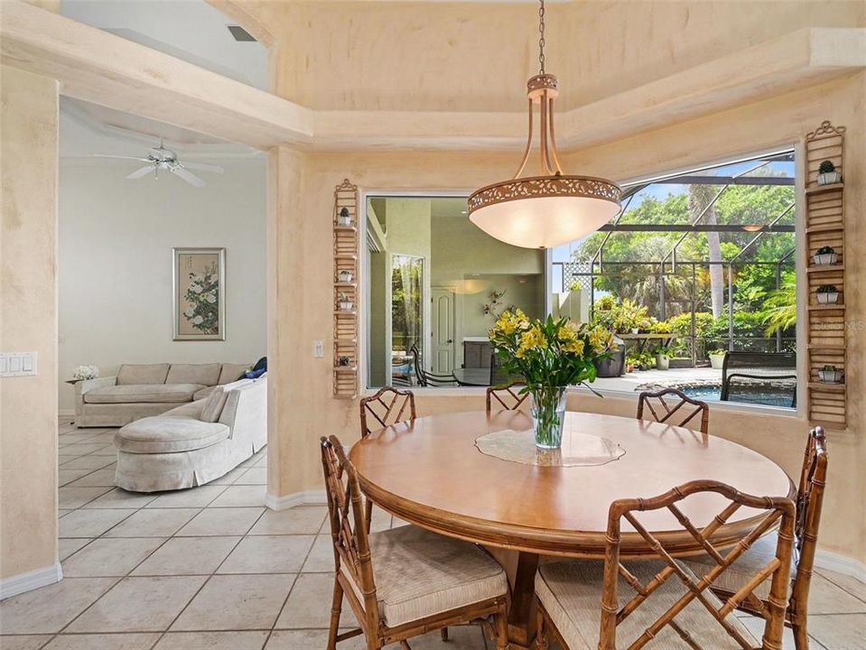 Activo con contrato: $695,000 (4 camas, 3 baños, 2752 Pies cuadrados)