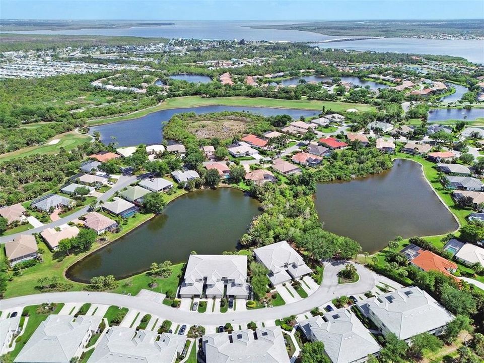 Activo con contrato: $695,000 (4 camas, 3 baños, 2752 Pies cuadrados)