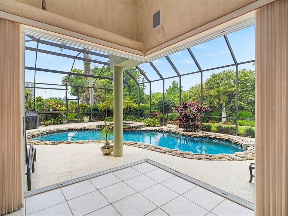 Activo con contrato: $695,000 (4 camas, 3 baños, 2752 Pies cuadrados)