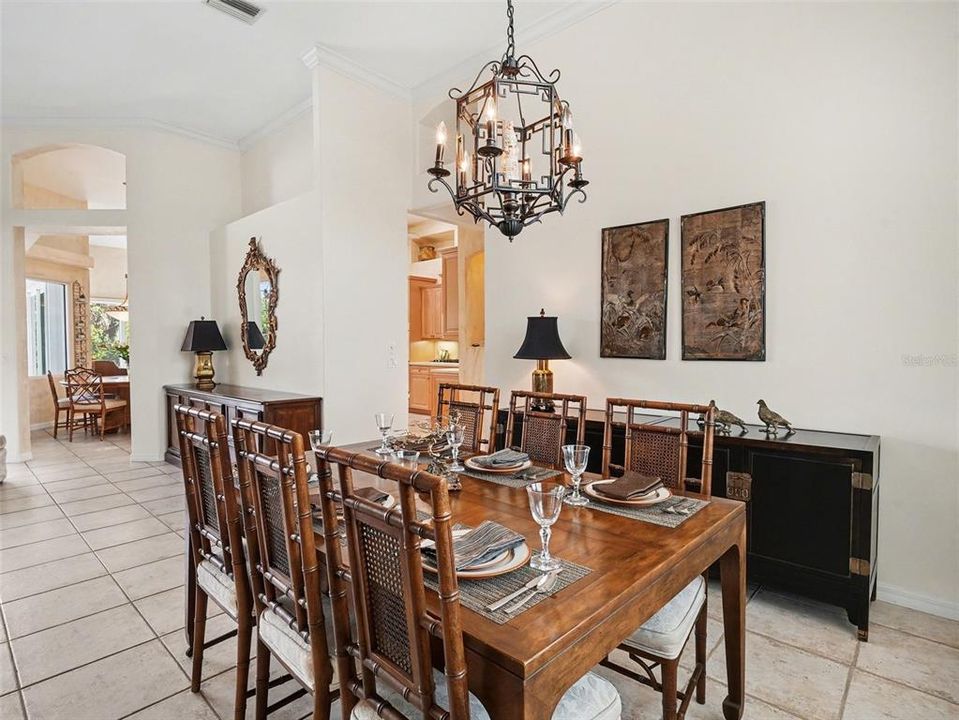 Activo con contrato: $695,000 (4 camas, 3 baños, 2752 Pies cuadrados)