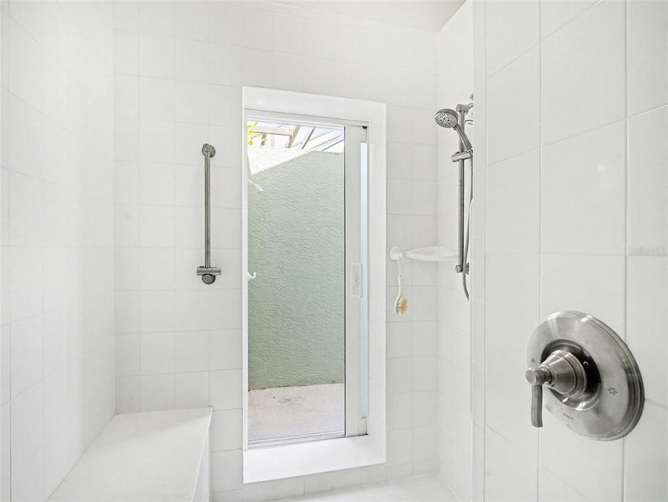 Activo con contrato: $695,000 (4 camas, 3 baños, 2752 Pies cuadrados)