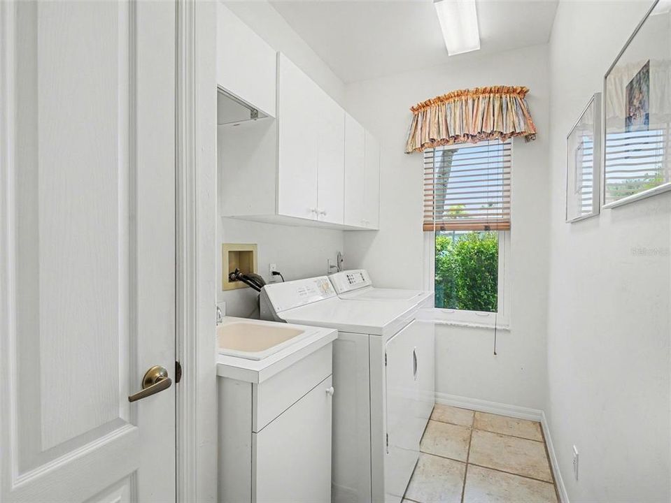 Activo con contrato: $695,000 (4 camas, 3 baños, 2752 Pies cuadrados)
