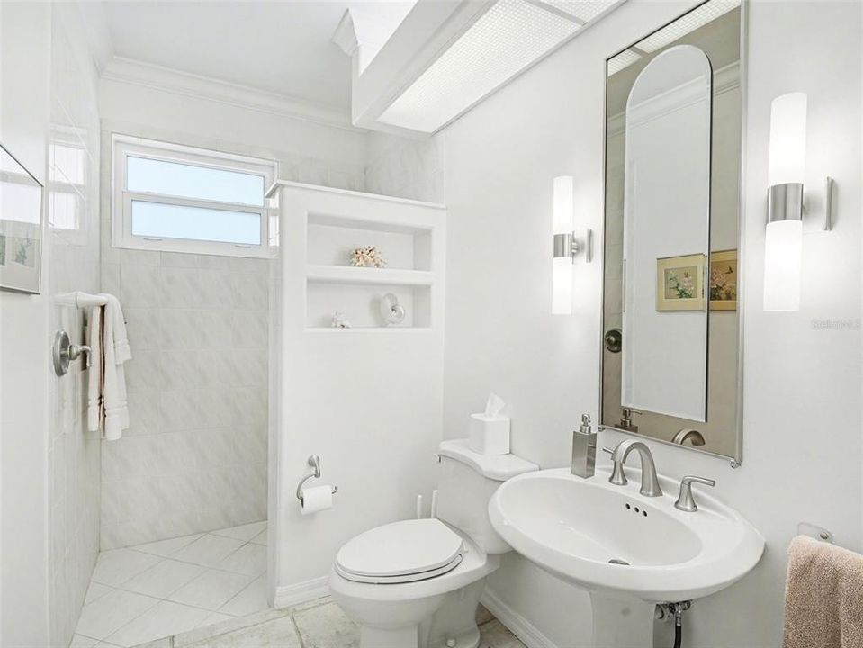 Activo con contrato: $695,000 (4 camas, 3 baños, 2752 Pies cuadrados)