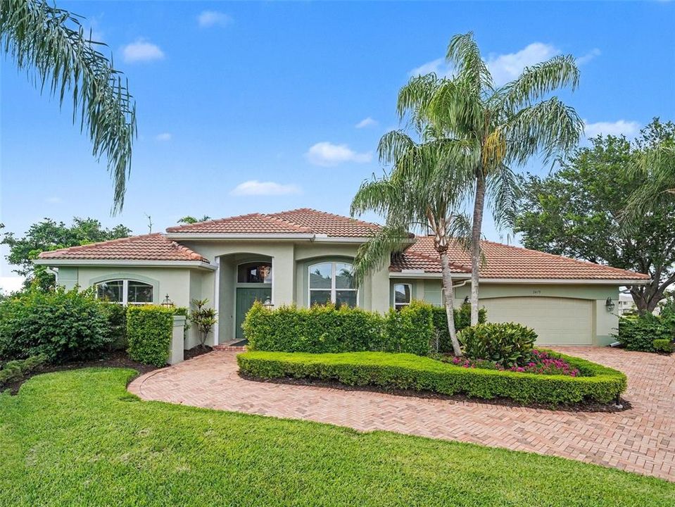 Activo con contrato: $695,000 (4 camas, 3 baños, 2752 Pies cuadrados)