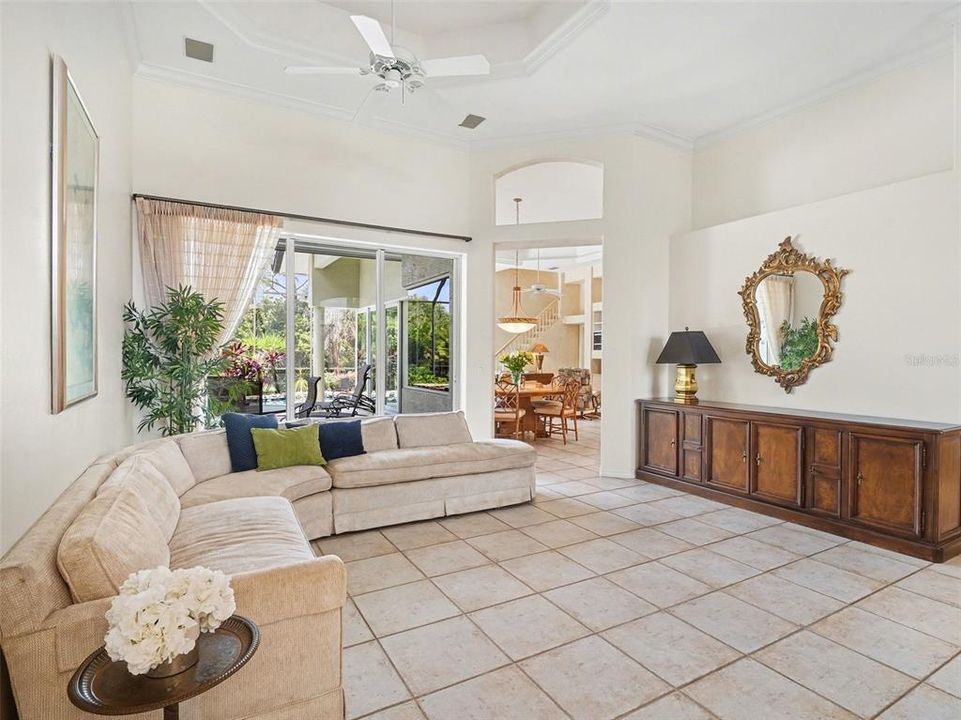 Activo con contrato: $695,000 (4 camas, 3 baños, 2752 Pies cuadrados)