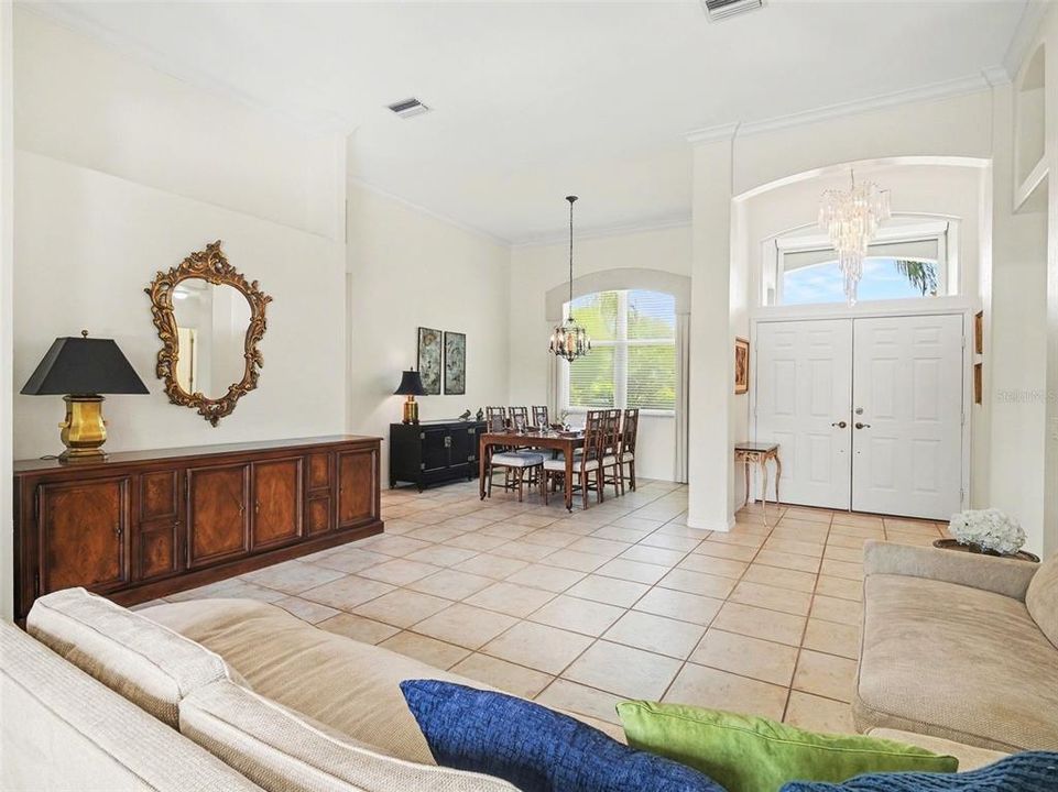 Activo con contrato: $695,000 (4 camas, 3 baños, 2752 Pies cuadrados)