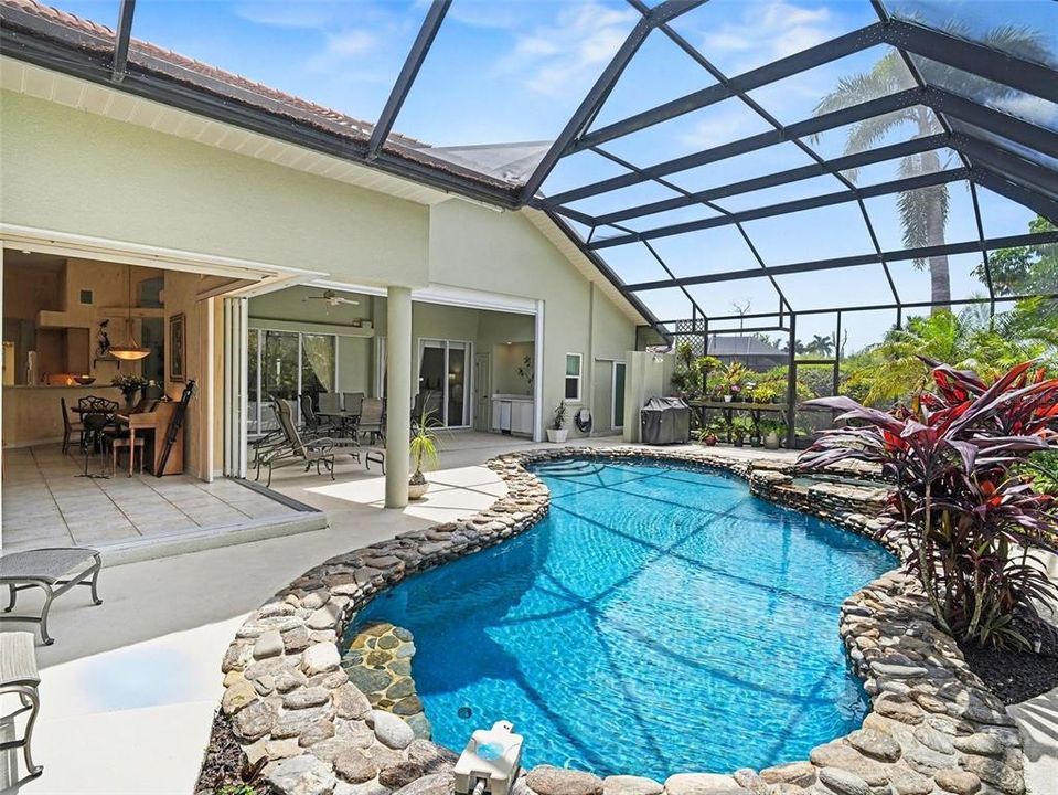 Activo con contrato: $695,000 (4 camas, 3 baños, 2752 Pies cuadrados)