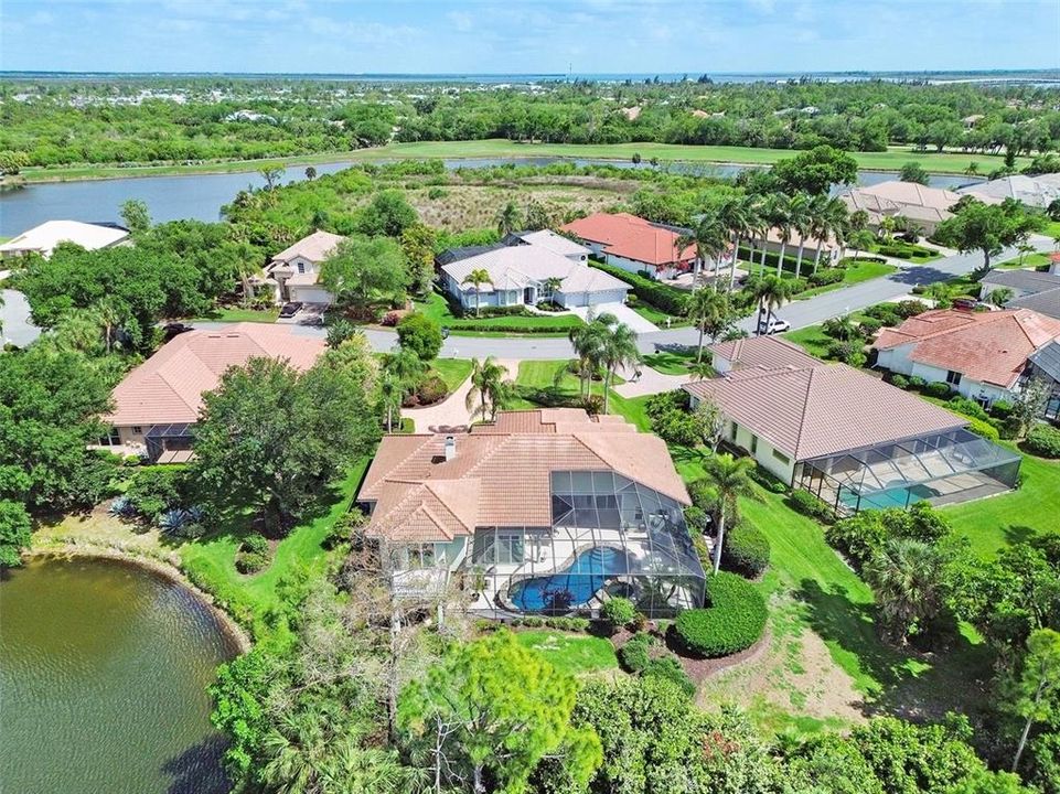 Activo con contrato: $695,000 (4 camas, 3 baños, 2752 Pies cuadrados)