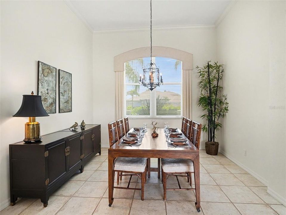 Activo con contrato: $695,000 (4 camas, 3 baños, 2752 Pies cuadrados)