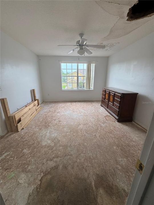 En Venta: $230,000 (4 camas, 3 baños, 1881 Pies cuadrados)