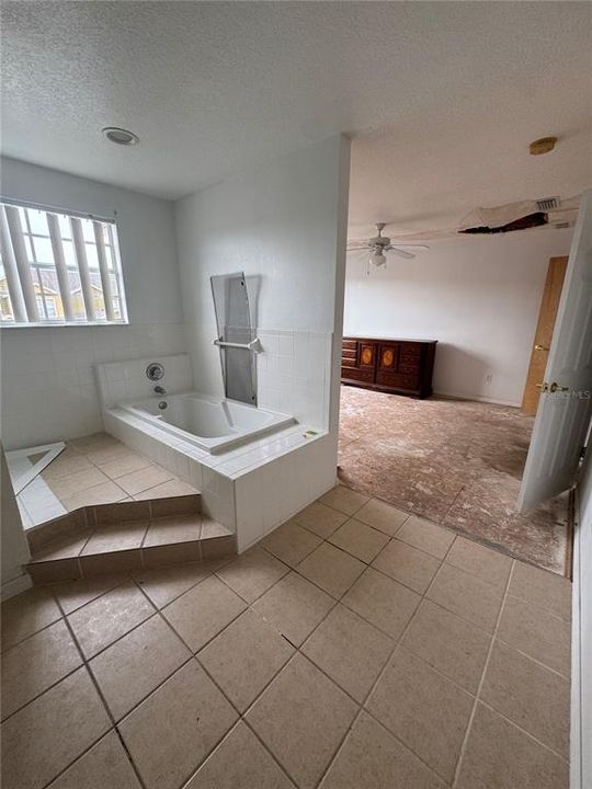 En Venta: $230,000 (4 camas, 3 baños, 1881 Pies cuadrados)