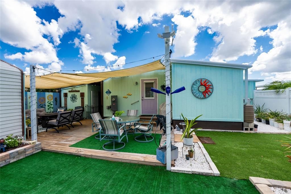 For Sale: $199,900 (2 beds, 2 baths, 1071 Square Feet)