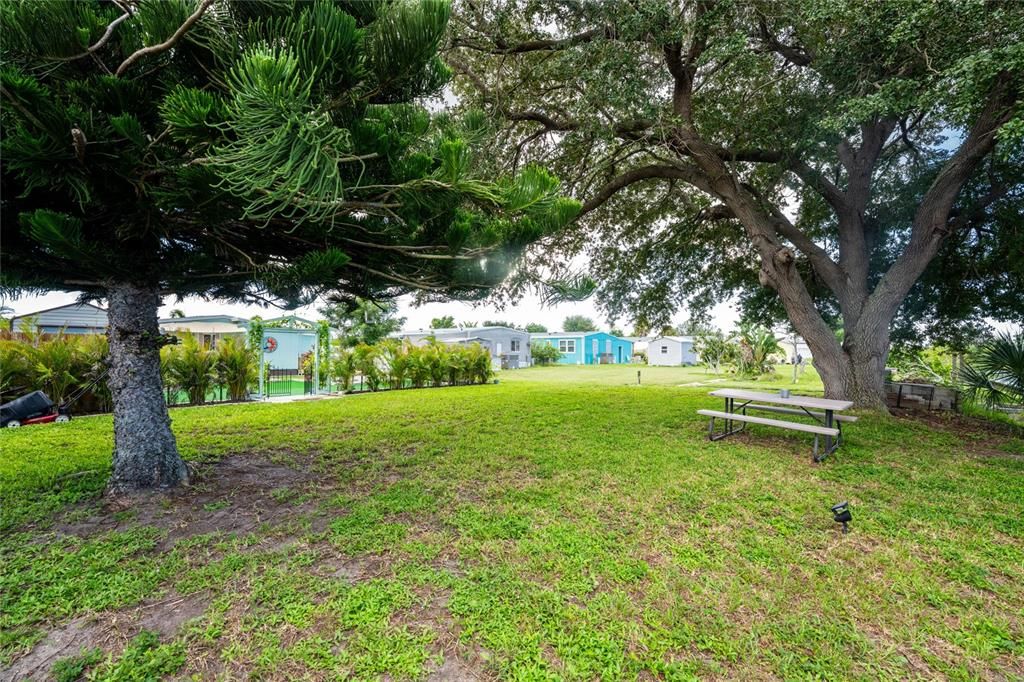 For Sale: $199,900 (2 beds, 2 baths, 1071 Square Feet)