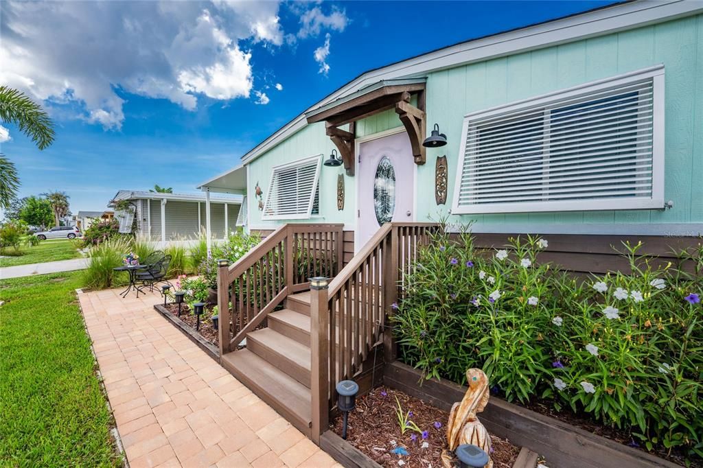 For Sale: $199,900 (2 beds, 2 baths, 1071 Square Feet)