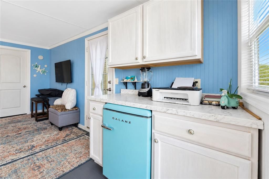 For Sale: $199,900 (2 beds, 2 baths, 1071 Square Feet)