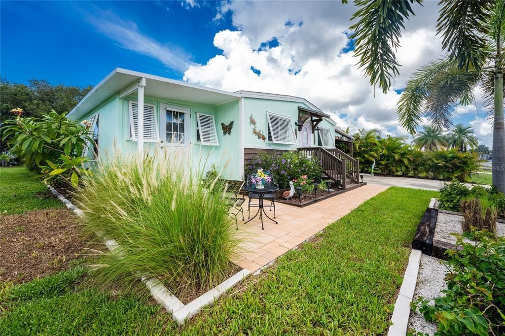 For Sale: $199,900 (2 beds, 2 baths, 1071 Square Feet)