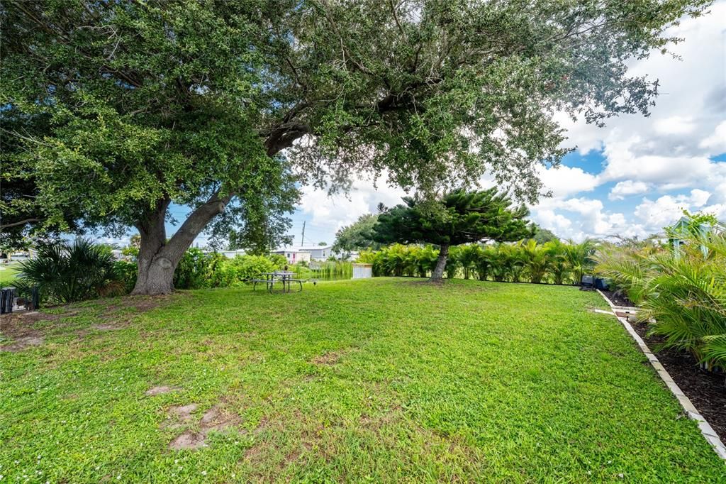 For Sale: $199,900 (2 beds, 2 baths, 1071 Square Feet)