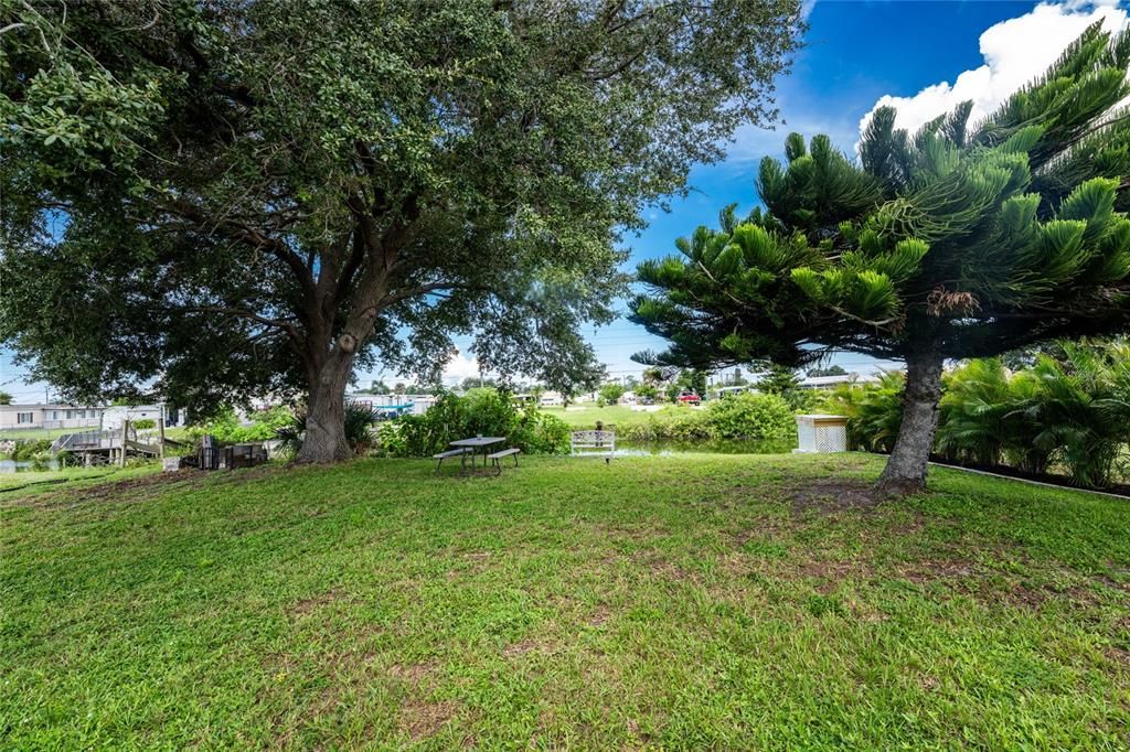 For Sale: $199,900 (2 beds, 2 baths, 1071 Square Feet)