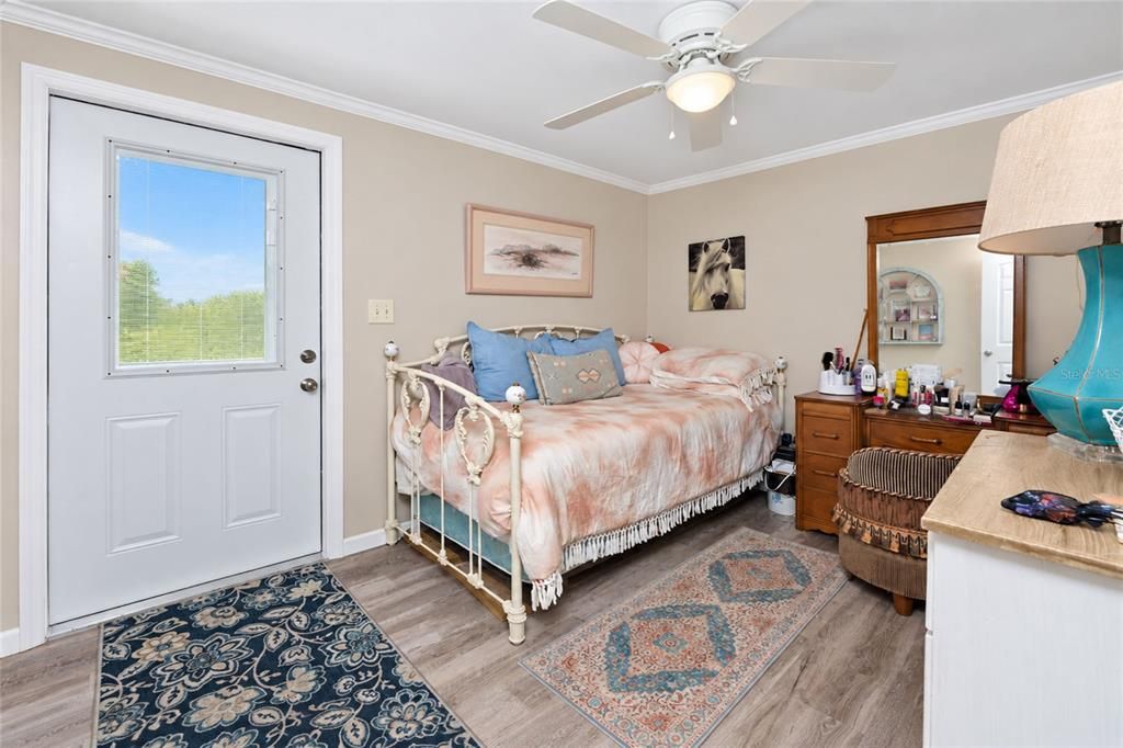 For Sale: $199,900 (2 beds, 2 baths, 1071 Square Feet)