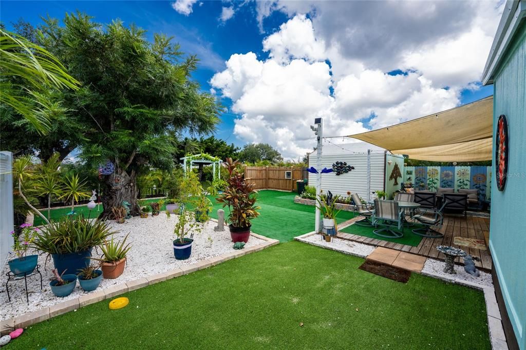 For Sale: $199,900 (2 beds, 2 baths, 1071 Square Feet)