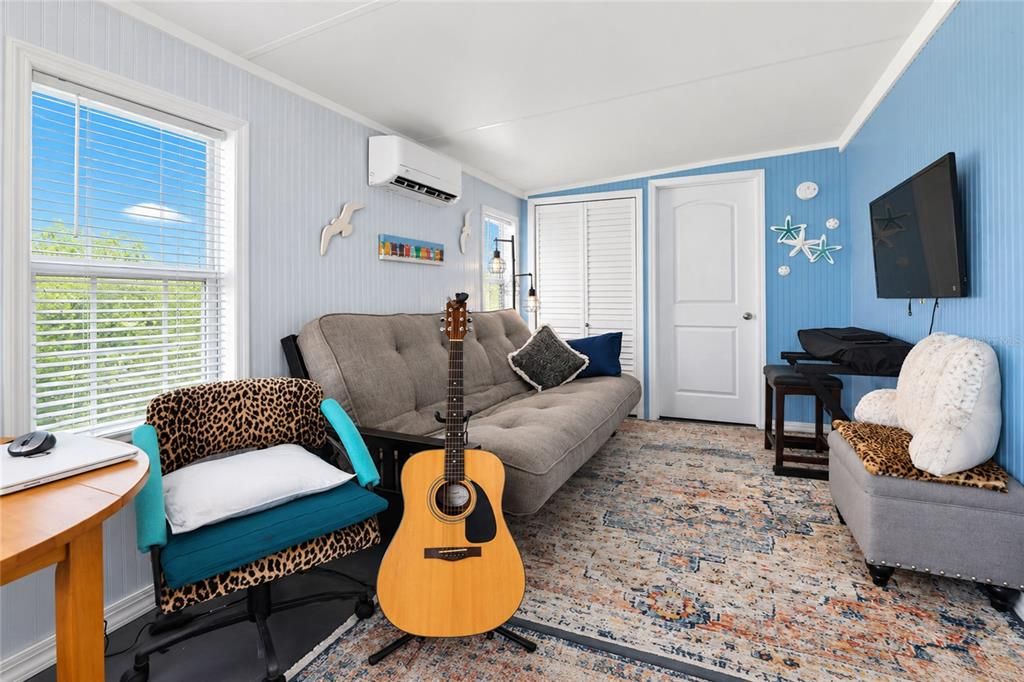 For Sale: $199,900 (2 beds, 2 baths, 1071 Square Feet)