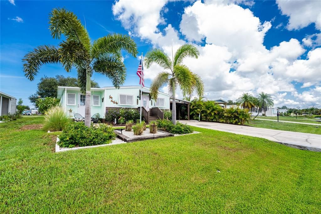 For Sale: $199,900 (2 beds, 2 baths, 1071 Square Feet)