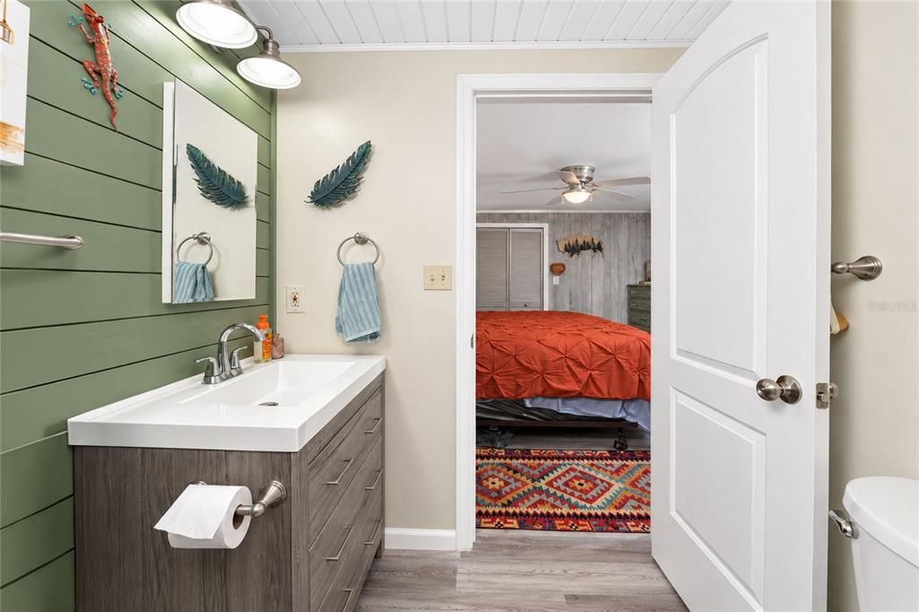 For Sale: $199,900 (2 beds, 2 baths, 1071 Square Feet)