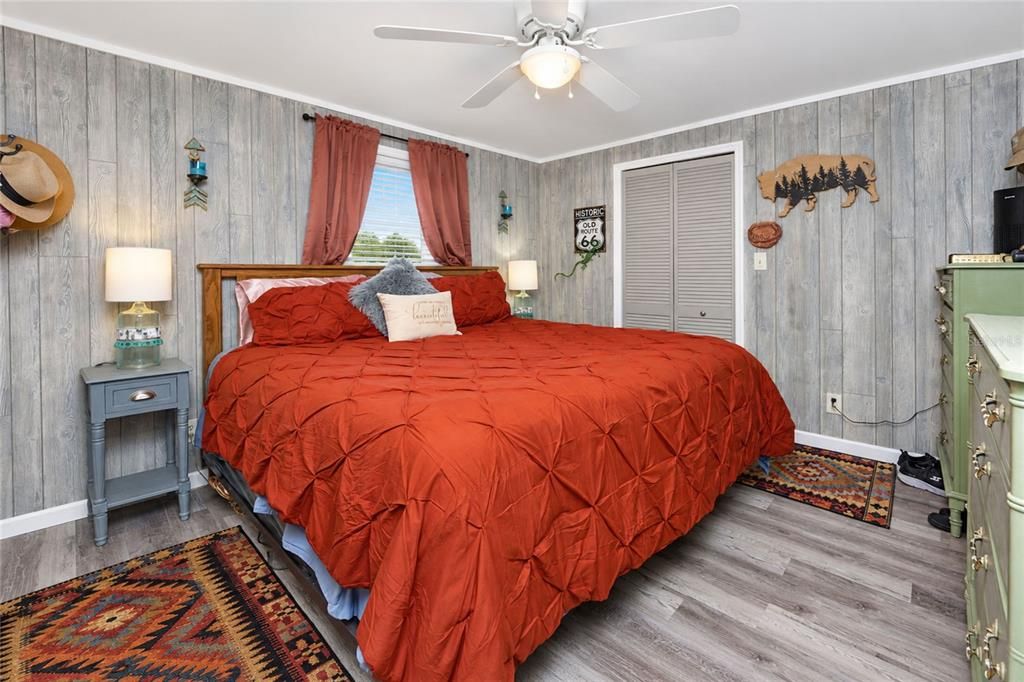 For Sale: $199,900 (2 beds, 2 baths, 1071 Square Feet)