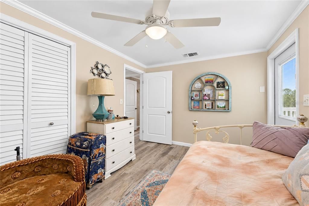 For Sale: $199,900 (2 beds, 2 baths, 1071 Square Feet)
