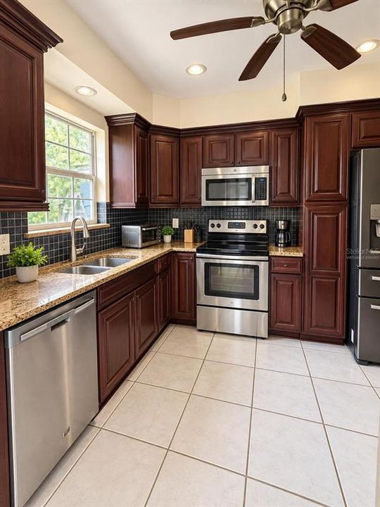 For Sale: $189,000 (2 beds, 1 baths, 750 Square Feet)