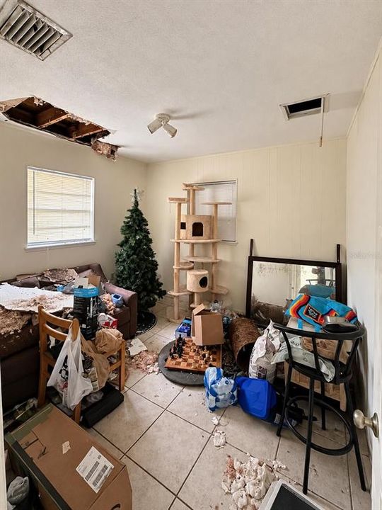 For Sale: $189,000 (2 beds, 1 baths, 750 Square Feet)