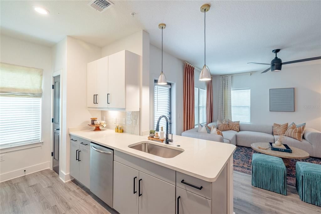 For Rent: $2,413 (2 beds, 2 baths, 1294 Square Feet)