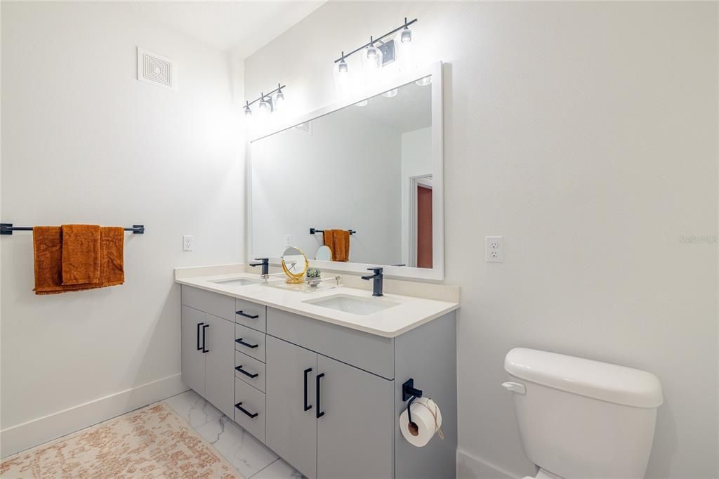 For Rent: $2,413 (2 beds, 2 baths, 1294 Square Feet)